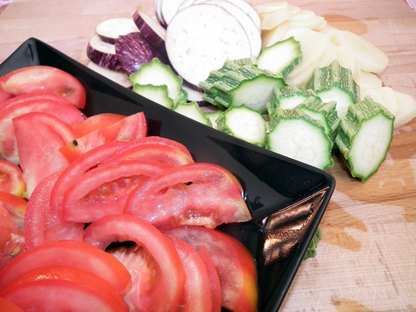 Verdure estive tagliate a fette